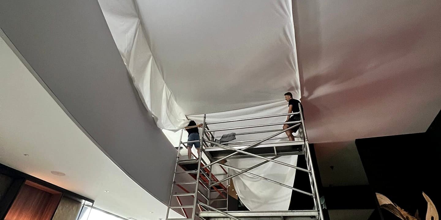 Plafond afwerken na isolatie: gyproc of spanplafond?
