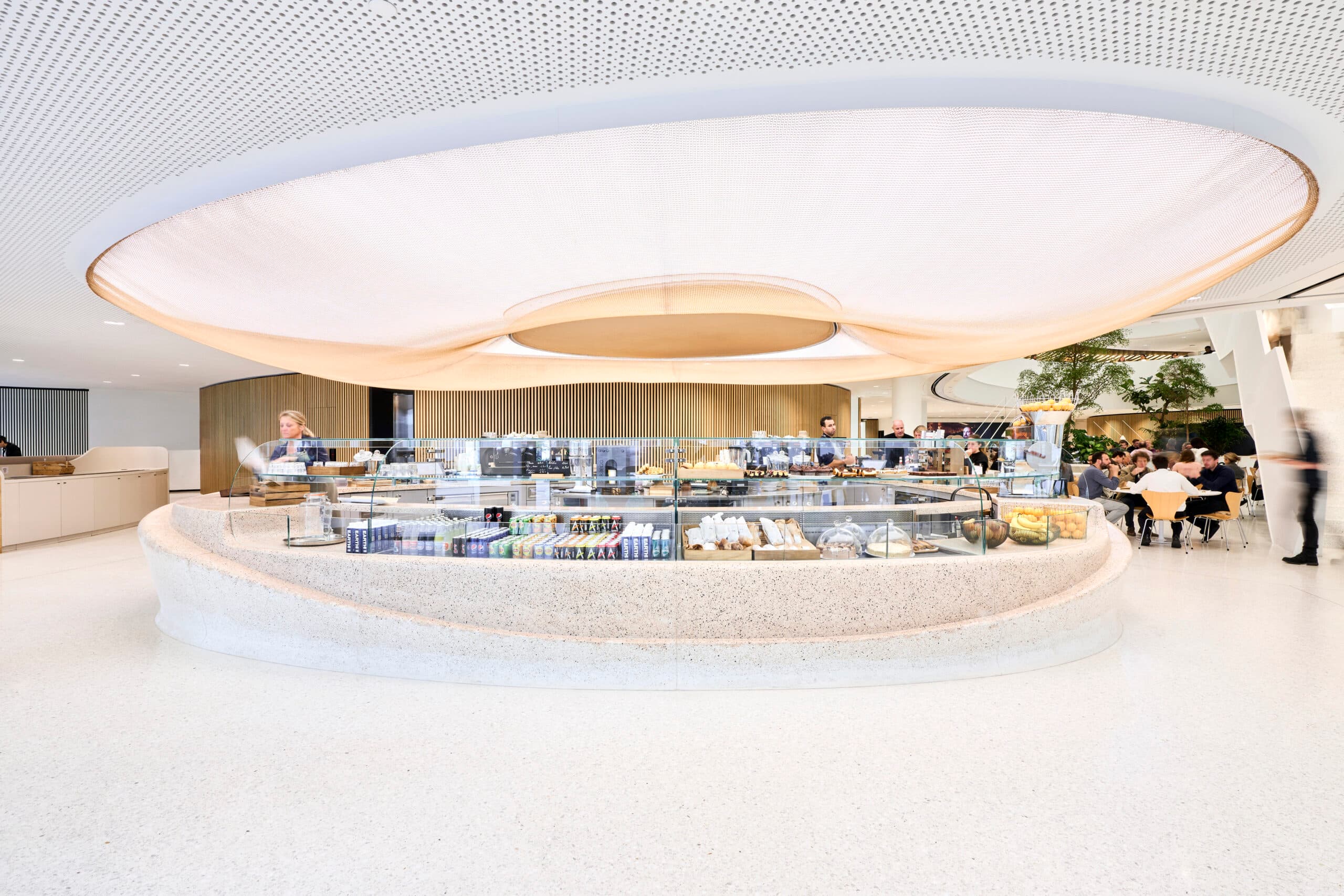 Bedrukt spanplafond in een winkelinterieur