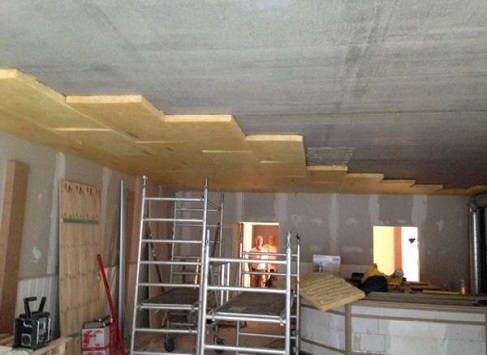 Isoleren betonnen plafond